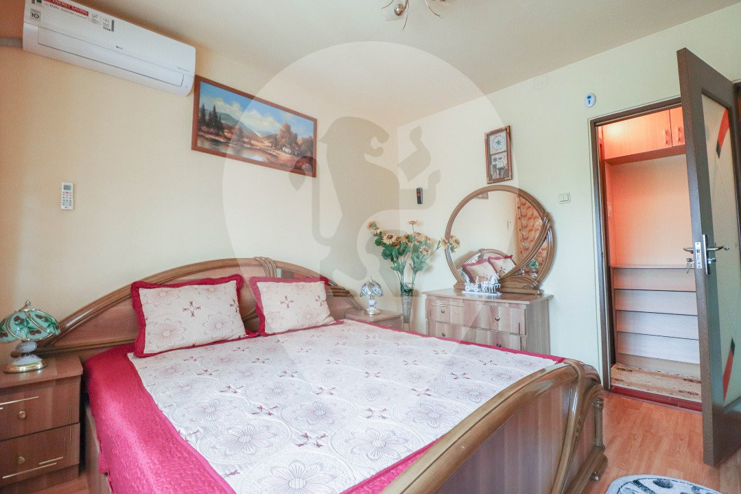 Apartament cu 3 camere de vanzare in Bartolomeu