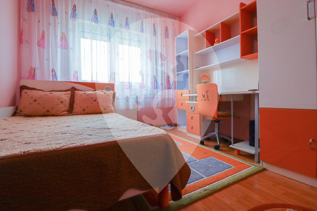 Apartament cu 3 camere de vanzare in Bartolomeu