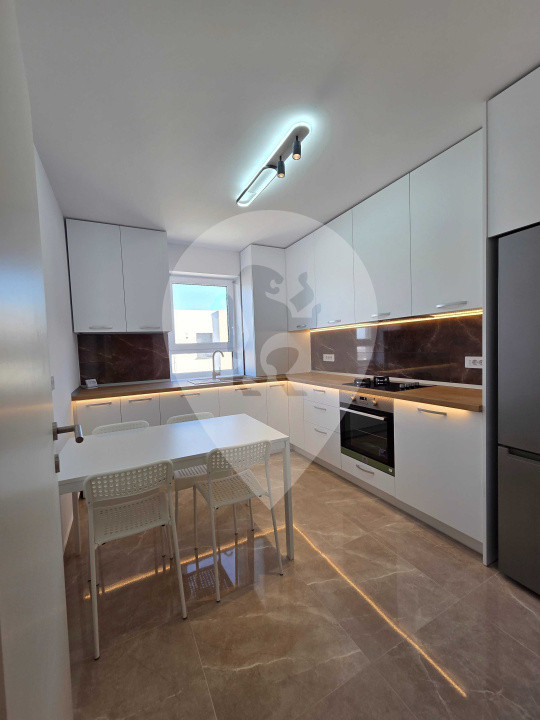 DE ÎNCHIRIAT apartament 3 camere CORESI