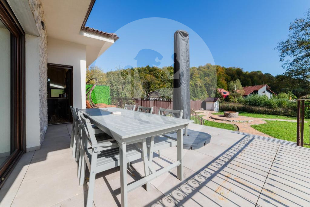Casa lux 237 mp -  5 camere  -  cartier Noua Brasov