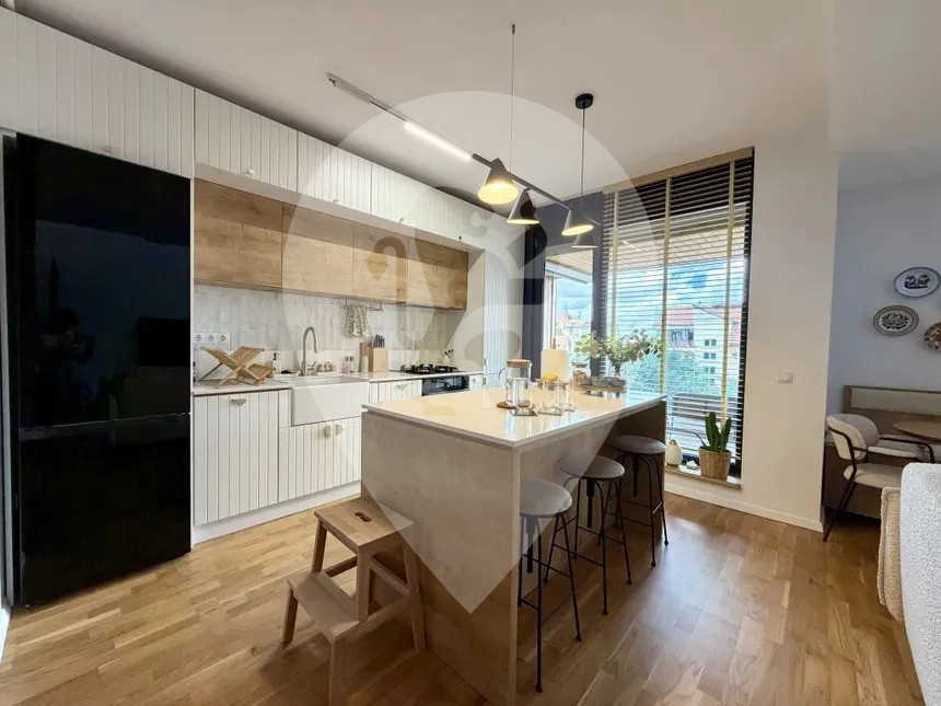 Apartament 3 camere Premium  pe 2 etaje - parcare + boxa - Centru Vechi 