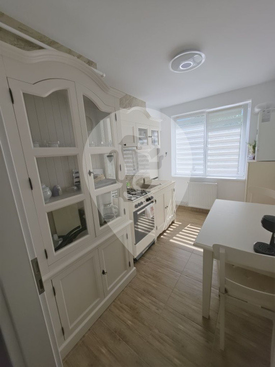 Centrul Civic| Apartament 2 camere, decomandat| De închiriat