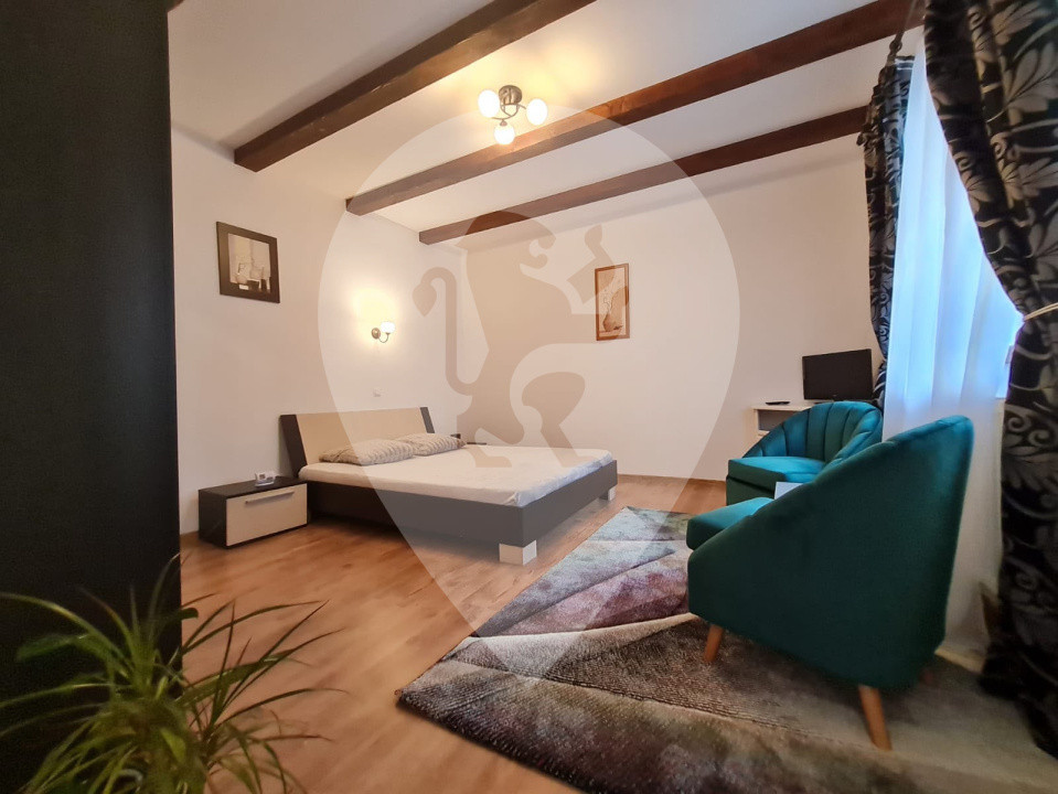 Centrul Istoric| Garsonieră de închiriat-35 m²| curte 