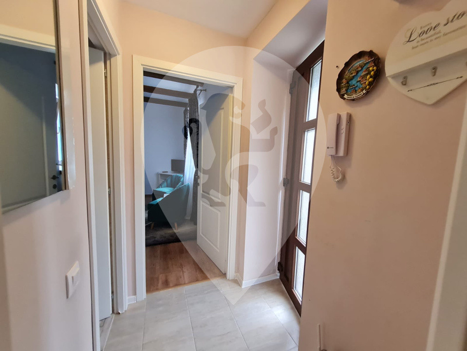 Centrul Istoric| Garsonieră de închiriat-35 m²| curte 