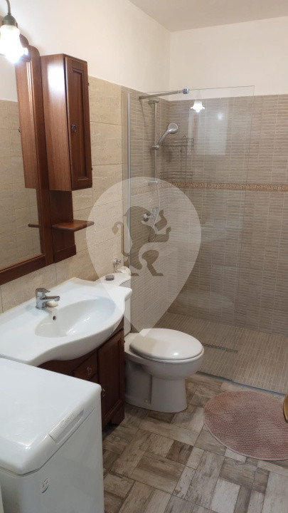 Centrul Istoric| Garsonieră de închiriat-35 m²| curte 