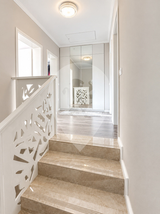 Casa tip duplex 3 camere / acces privat si parcare/ Sanpetru 