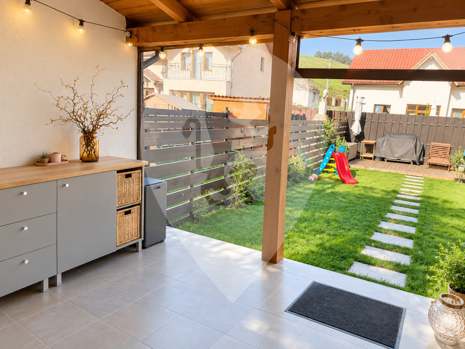 Casa tip duplex 3 camere / acces privat si parcare/ Sanpetru 