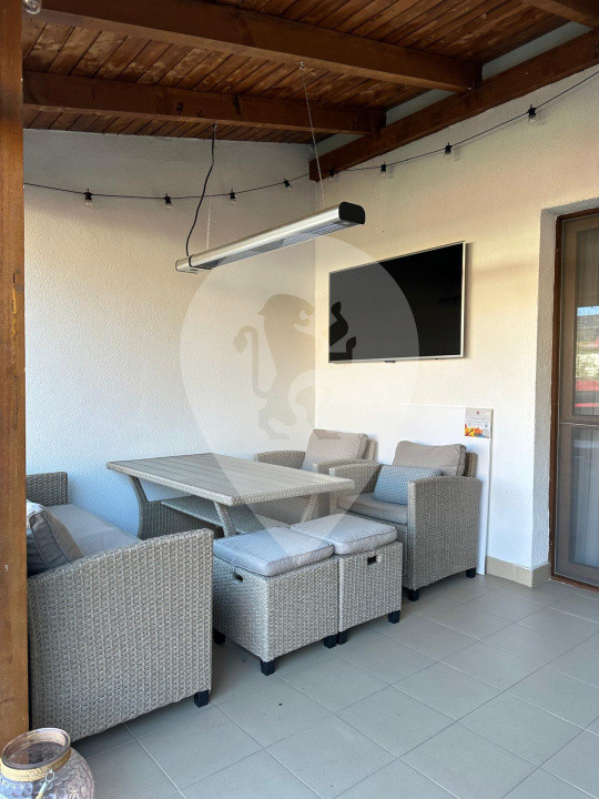 Casa tip duplex 3 camere / acces privat si parcare/ Sanpetru 