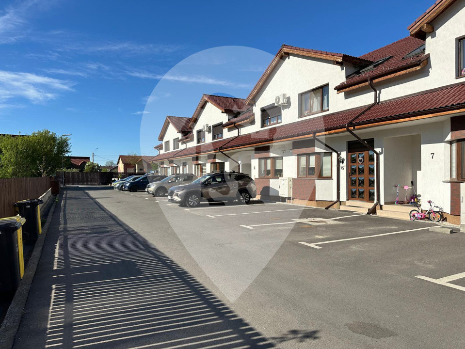 Casa tip duplex 3 camere / acces privat si parcare/ Sanpetru 