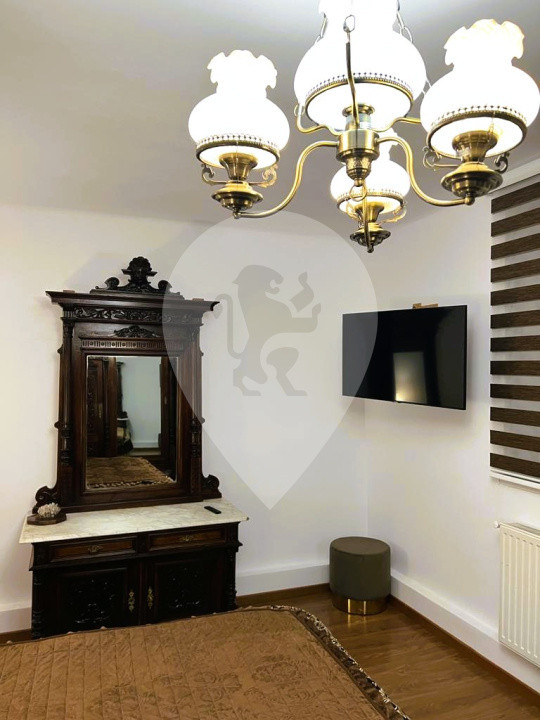 Apartament 3 camere, 2 bucătării , 2 băi / 76 mp /Centru istoric/ Piata Sfatului