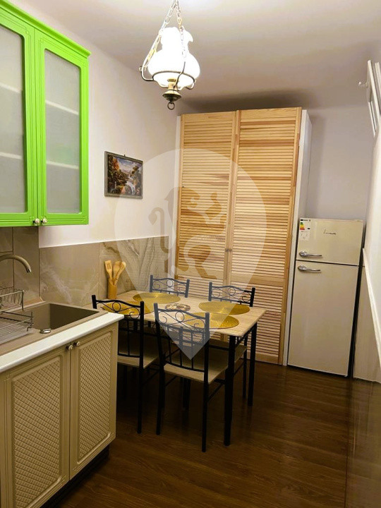 Apartament 3 camere, 2 bucătării , 2 băi / 76 mp /Centru istoric/ Piata Sfatului