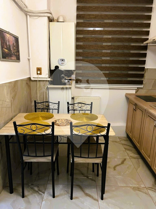 Apartament 3 camere, 2 bucătării , 2 băi / 76 mp /Centru istoric/ Piata Sfatului