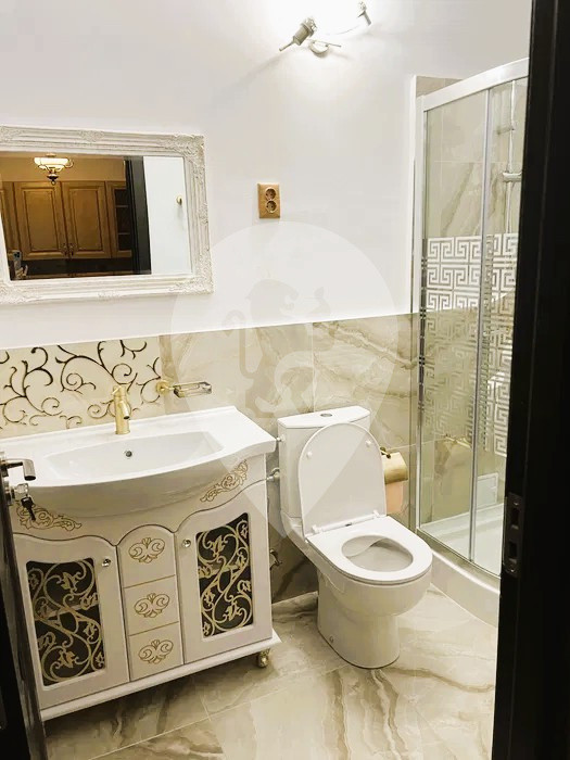 Apartament 3 camere, 2 bucătării , 2 băi / 76 mp /Centru istoric/ Piata Sfatului