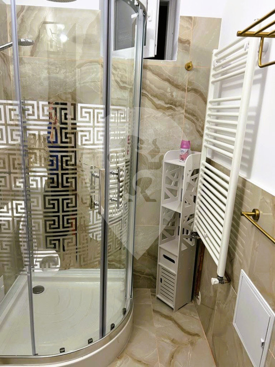 Apartament 3 camere, 2 bucătării , 2 băi / 76 mp /Centru istoric/ Piata Sfatului