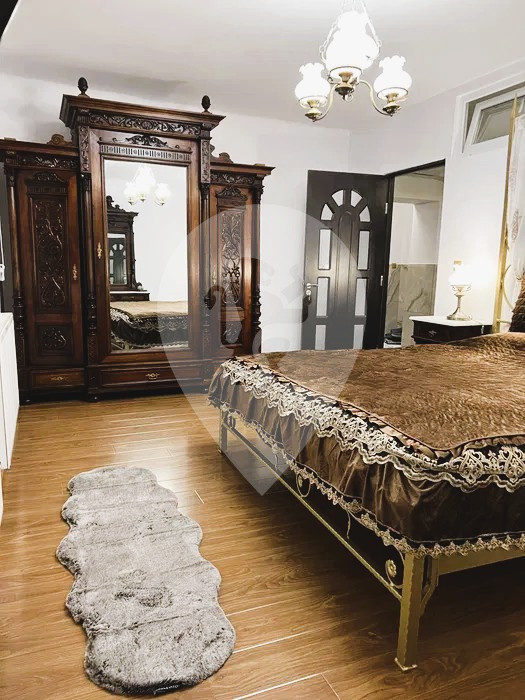 Apartament 3 camere, 2 bucătării , 2 băi / 76 mp /Centru istoric/ Piata Sfatului