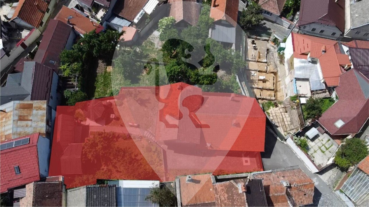 Casa singur in curte Schei