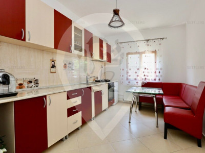 Casa singur in curte Schei