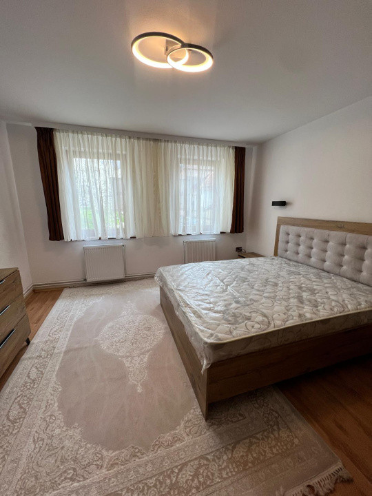 Casa 4 camere, zona Aurel Vlaicu