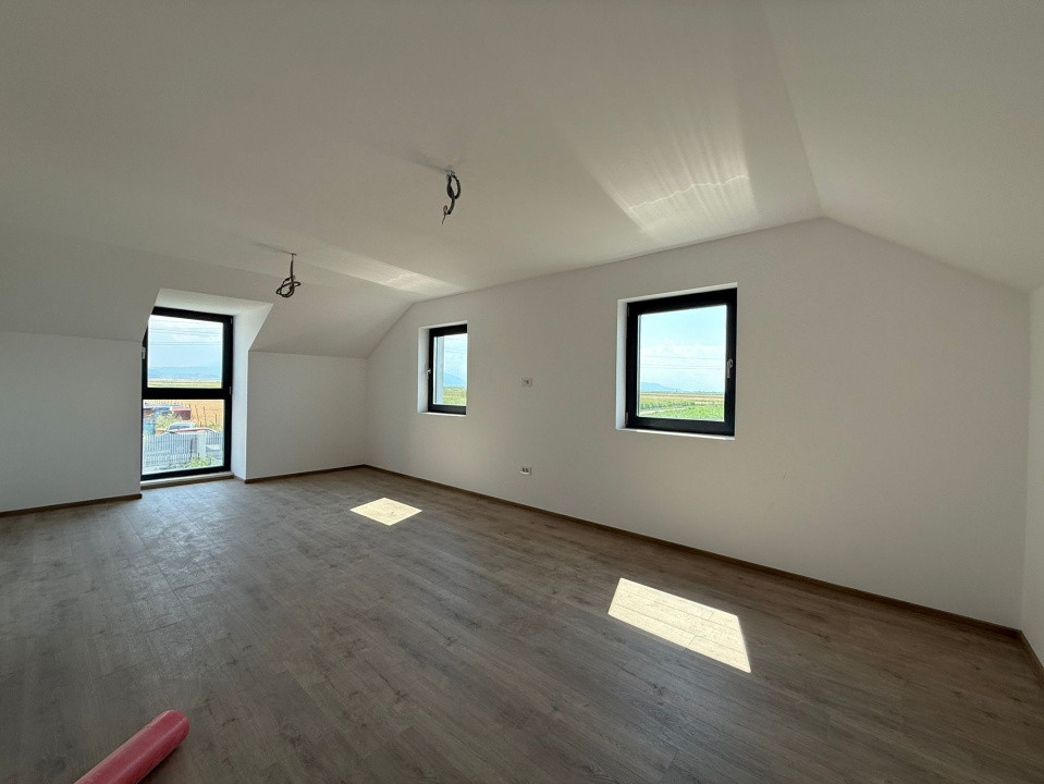 Casă nouă de vânzare cu curte spatioasa- Prejmer, Brasov