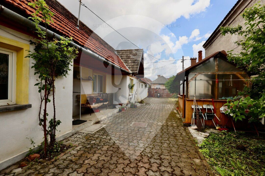 Casa singur in curte si gradina in Sacele