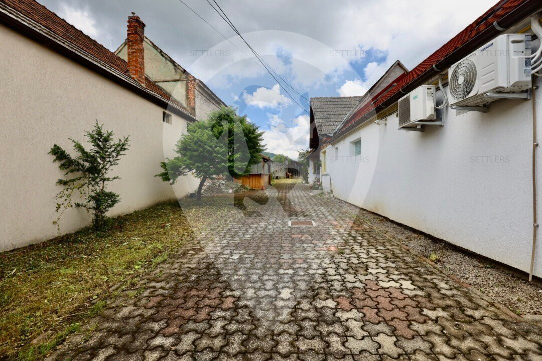 Casa singur in curte si gradina in Sacele