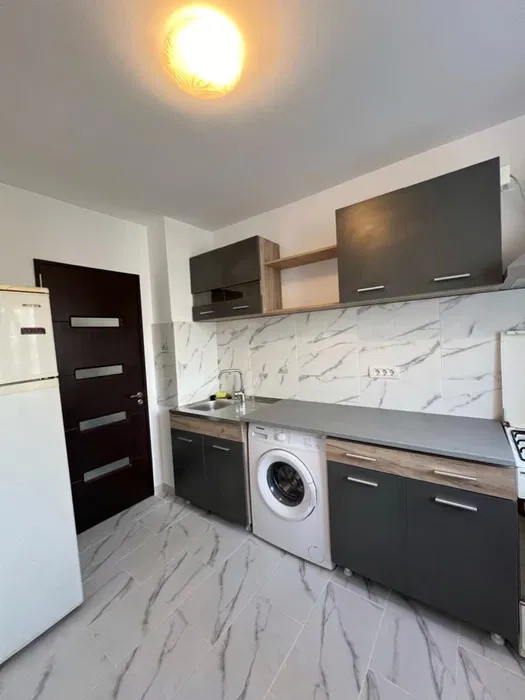 SE ÎNCHIRIAZĂ APARTAMENT SPAȚIOS CU 3 CAMERE – BLD. 1 DECEMBRIE 1918
