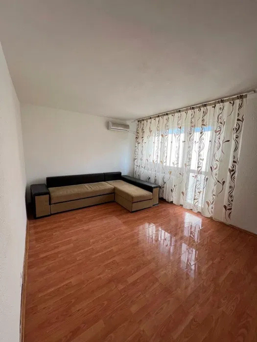SE ÎNCHIRIAZĂ APARTAMENT SPAȚIOS CU 3 CAMERE – BLD. 1 DECEMBRIE 1918