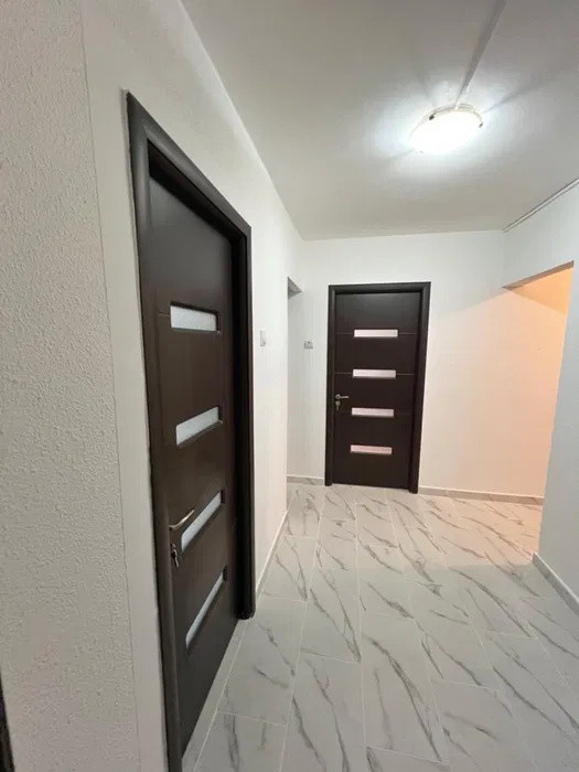 SE ÎNCHIRIAZĂ APARTAMENT SPAȚIOS CU 3 CAMERE – BLD. 1 DECEMBRIE 1918