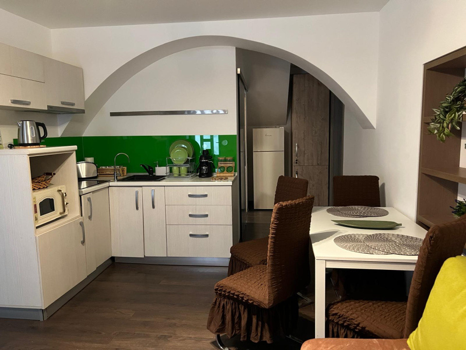 Apartament 3 camere  Centrul Istoric /  Piata  Sfatului / Piata Enescu