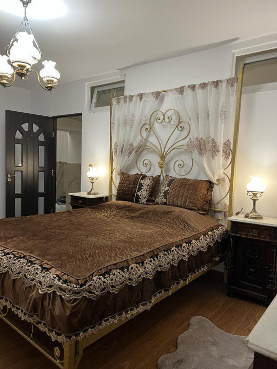 Apartament 3 camere(apartament 2 camere+ studio) Centrul Istoric- Piata Sfatului