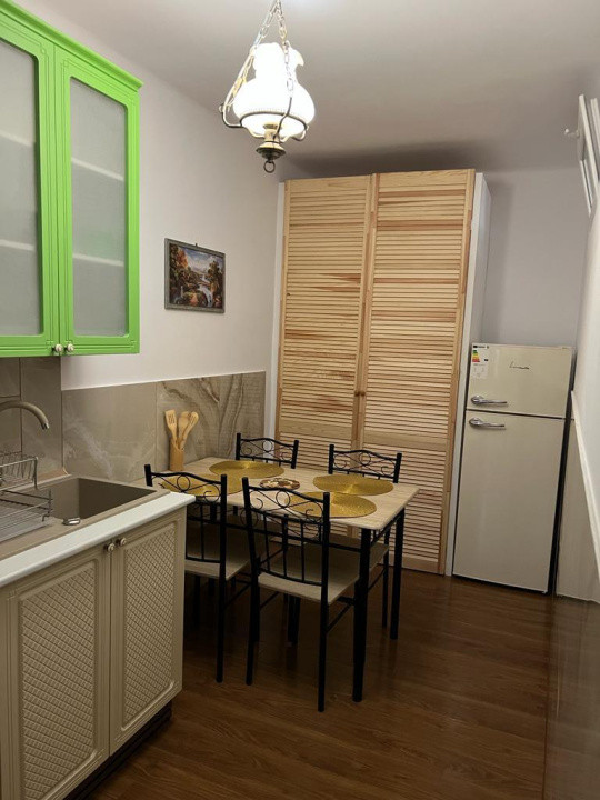 Apartament 3 camere(apartament 2 camere+ studio) Centrul Istoric- Piata Sfatului