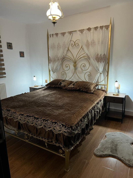 Apartament 3 camere(apartament 2 camere+ studio) Centrul Istoric- Piata Sfatului