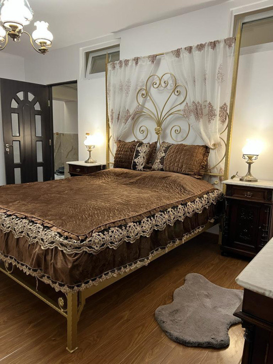 Apartament 3 camere(apartament 2 camere+ studio) Centrul Istoric- Piata Sfatului