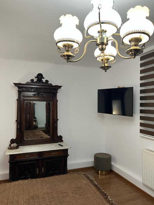 Apartament 3 camere(apartament 2 camere+ studio) Centrul Istoric- Piata Sfatului