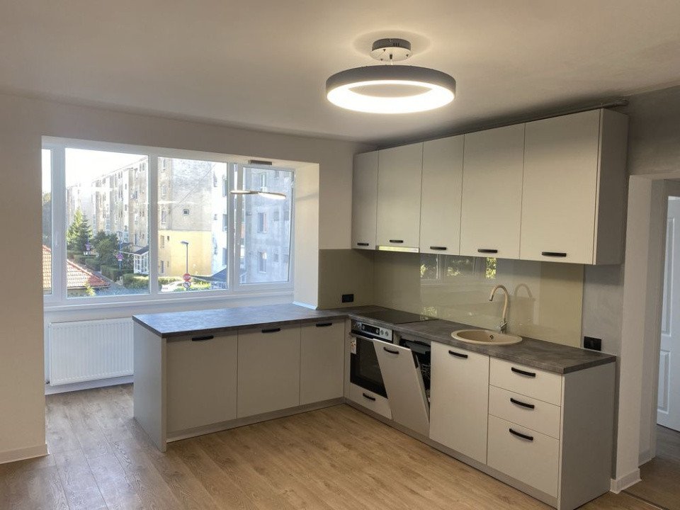 Apartament 3 camere renovat Tractorul / 13 decembrie