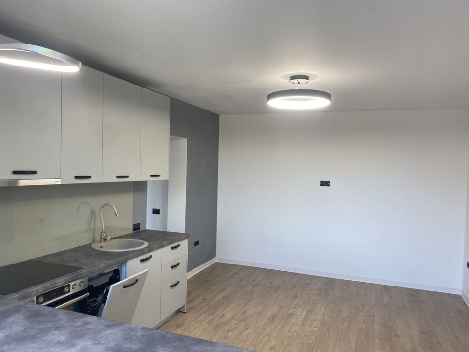 Apartament 3 camere renovat Tractorul / 13 decembrie