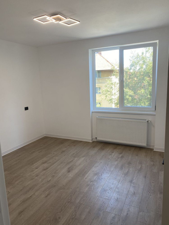 Apartament 3 camere renovat Tractorul / 13 decembrie