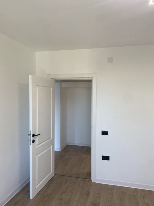 Apartament 3 camere renovat Tractorul / 13 decembrie