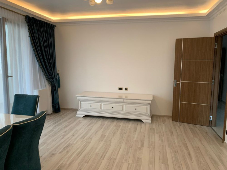 Apartament 3 camere  110 mp - 13 decembrie / Tractorul / Coresi Mall - ISARAN