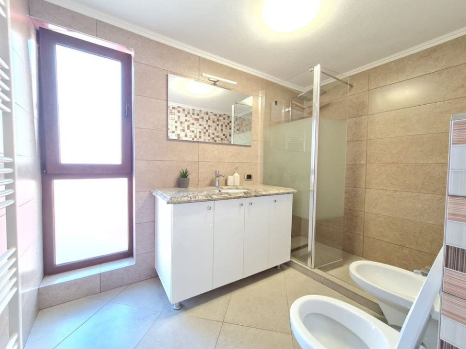 Casa cu 2 apartamente - 6 camere - foisor-  160 mp - Brasov / Craiter