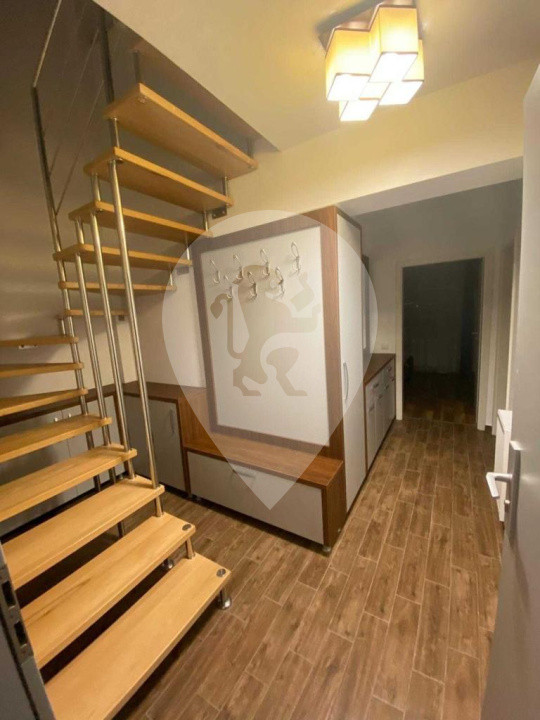 Apartament cu 3 camere Penthouse Tractorul / Maurer Coresi 