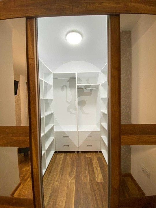 Apartament cu 3 camere Penthouse Tractorul / Maurer Coresi 